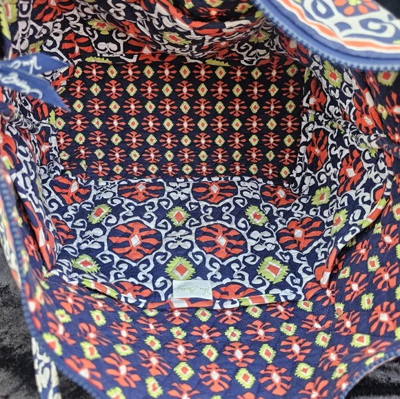 Vera Bradley Weekend Bag Gently used - Picture 2 of 4